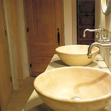 Aux Fontaines D'eyvigues Couette-café 3*